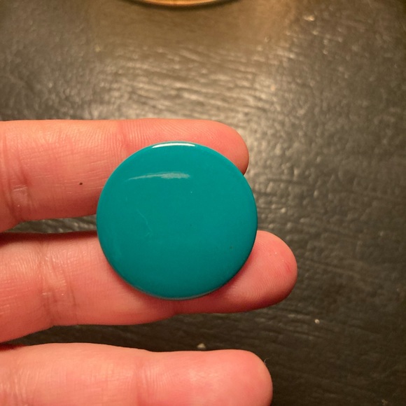 Round disc shaped eighties style earrings.  Turquoise color and Lightweight. - Picture 4 of 4